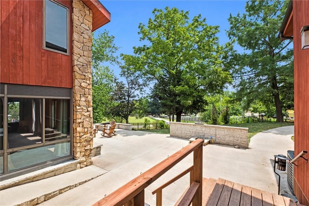 402 Lees Circle Drive — photo 9