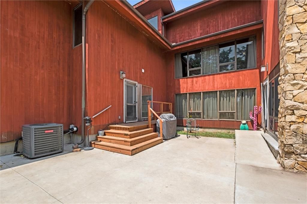 402 Lees Circle Drive — photo 10