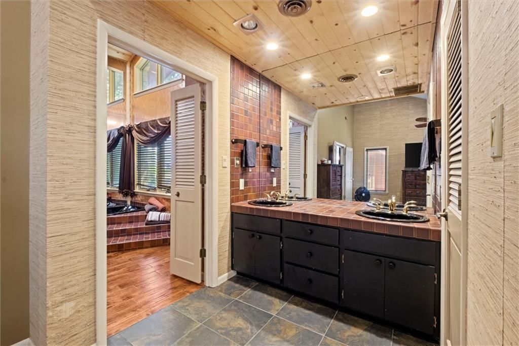 402 Lees Circle Drive — photo 45
