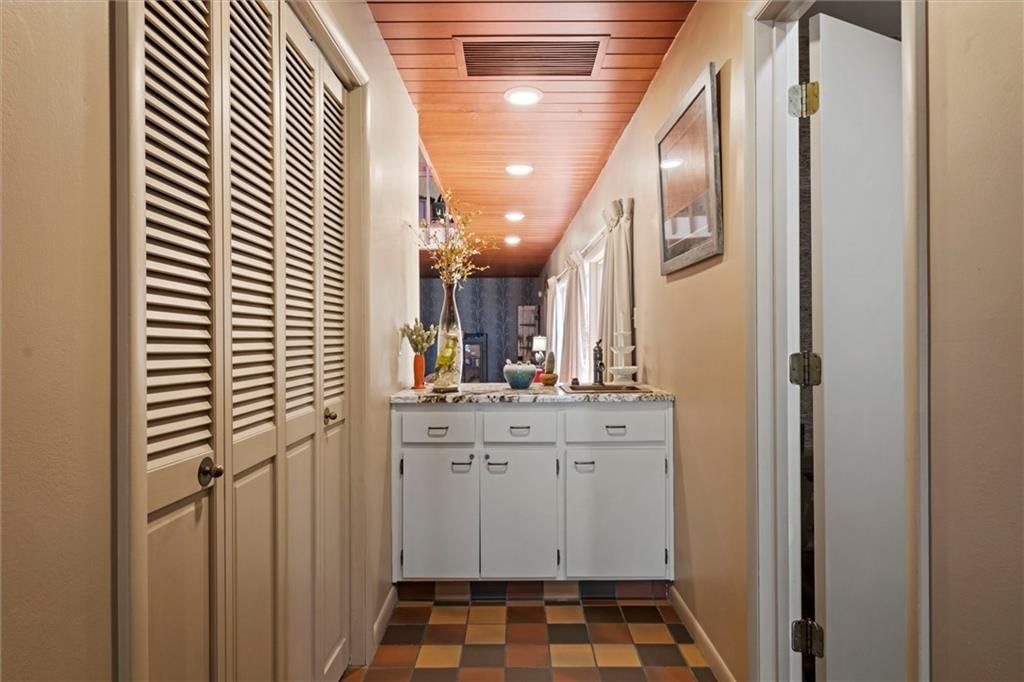 402 Lees Circle Drive — photo 57