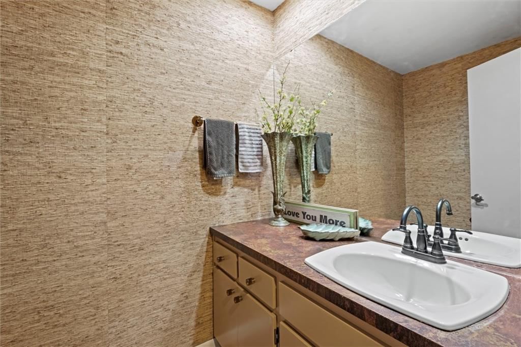 402 Lees Circle Drive — photo 59