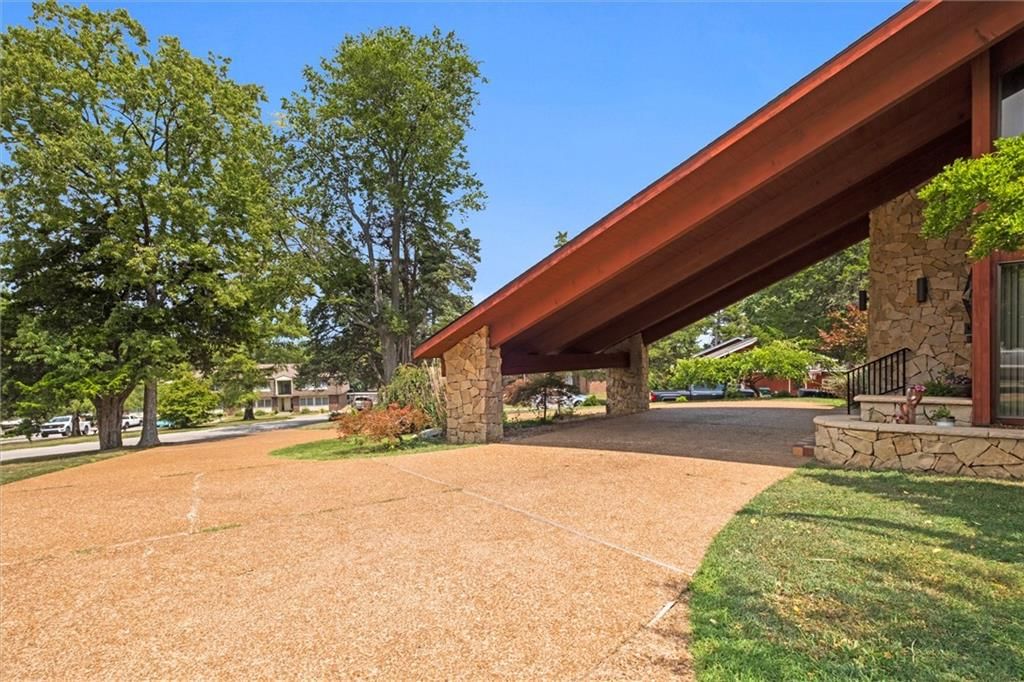 402 Lees Circle Drive — photo 65