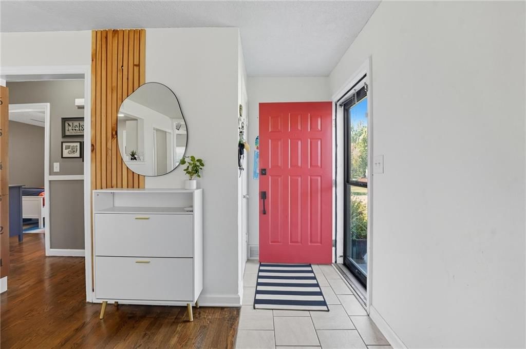 6823 Barton Drive — photo 3