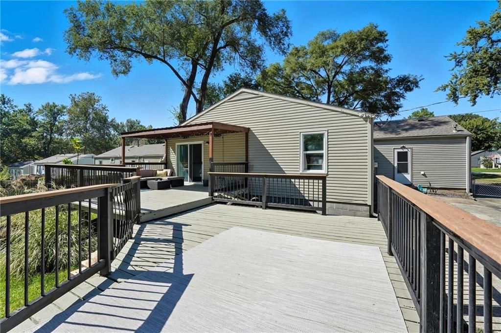 6823 Barton Drive — photo 28