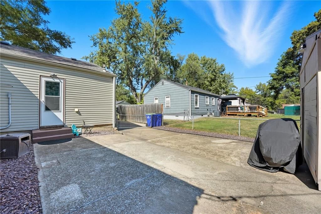 6823 Barton Drive — photo 29