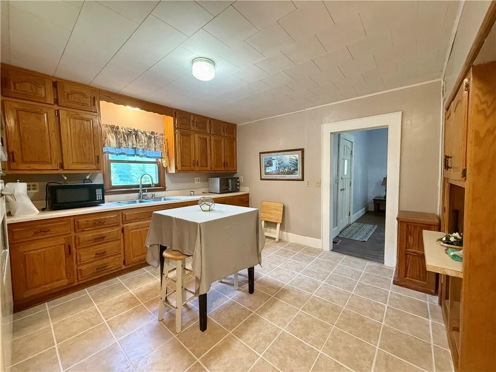 305 S Elm Street — photo 6
