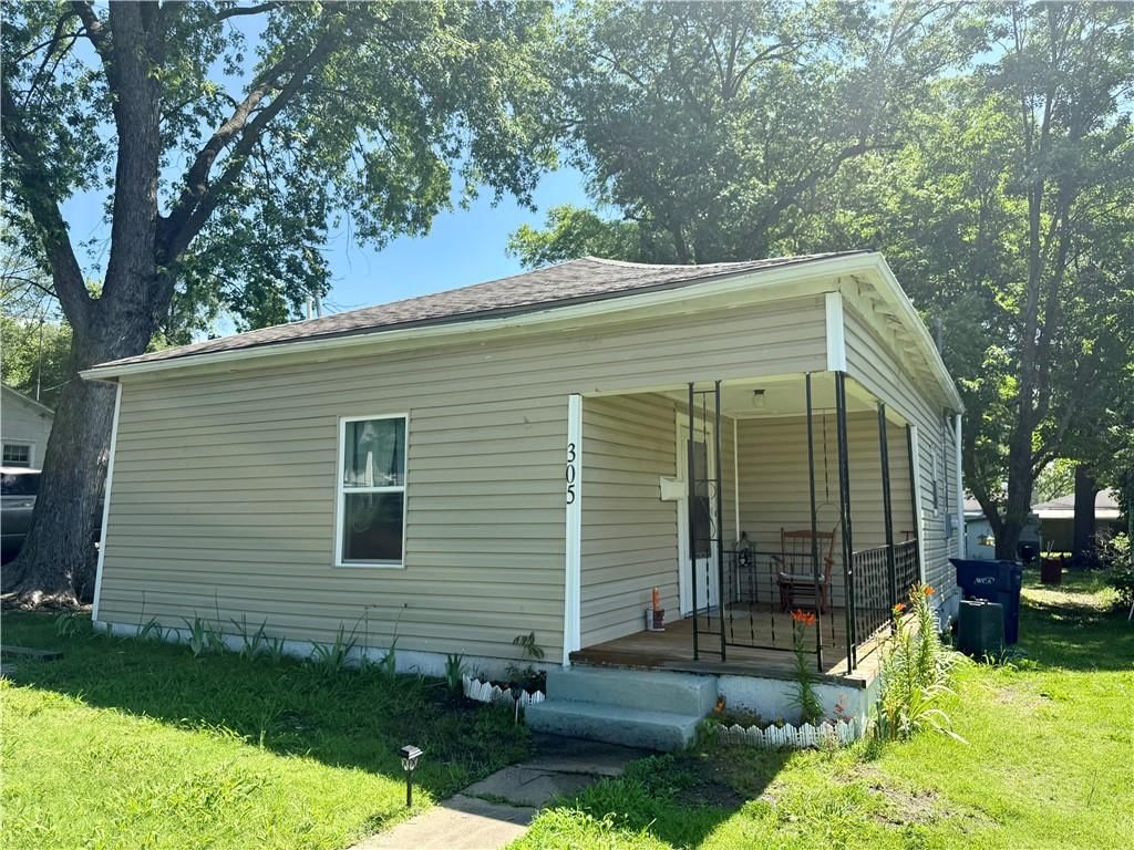 305 S Elm Street — photo 16