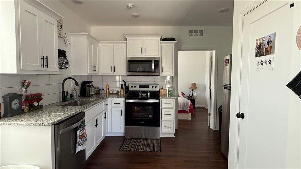 102 E 3rd Street — photo 16