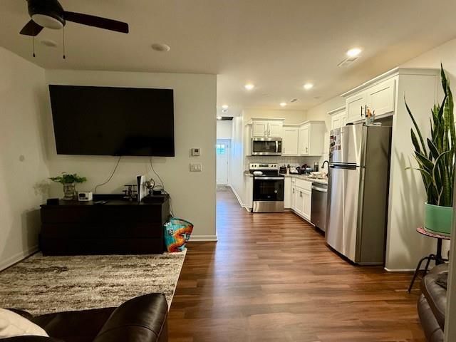 102 E 3rd Street — photo 25