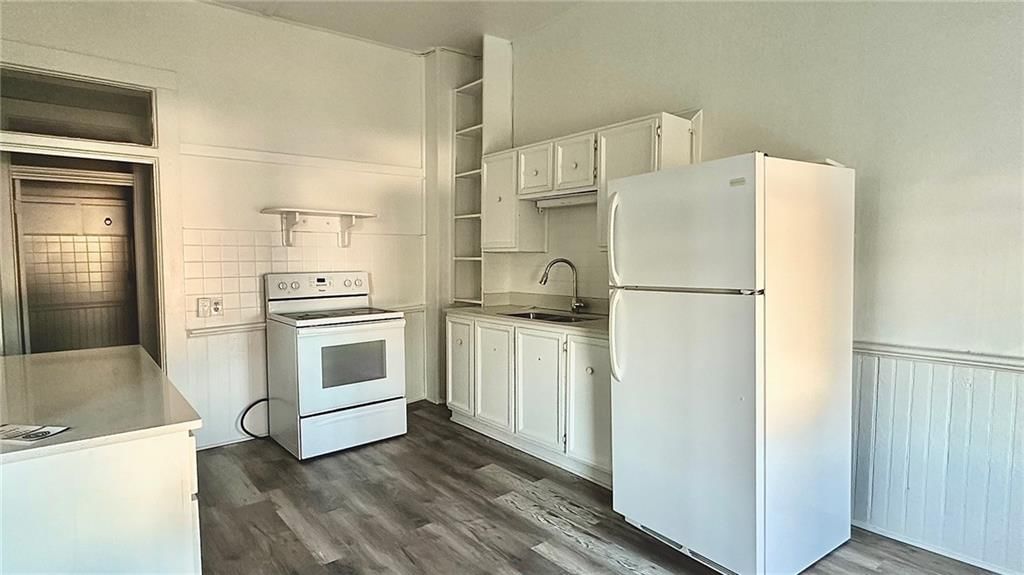 102 E 3rd Street — photo 39