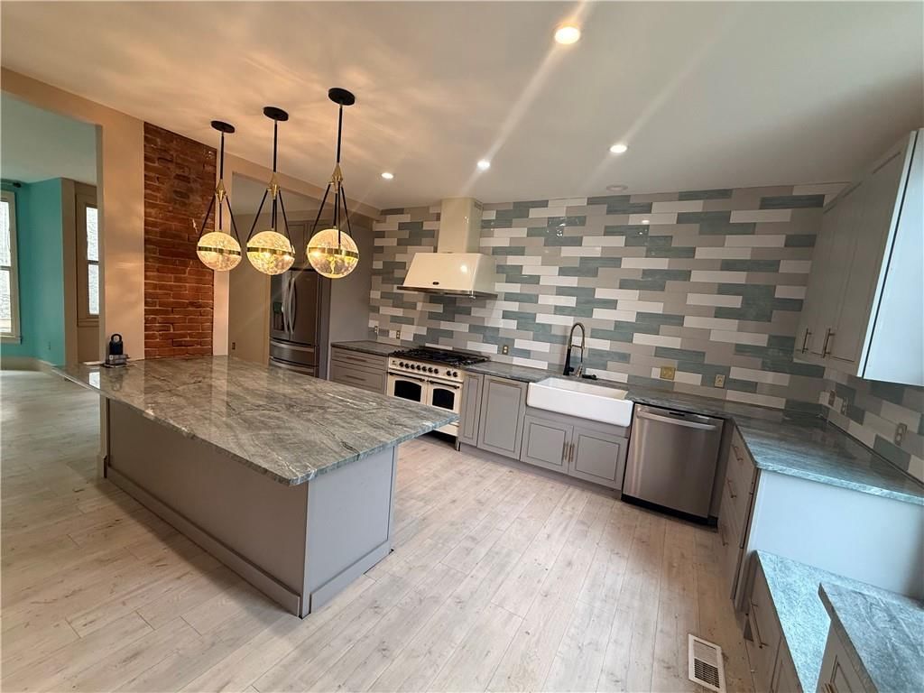 1622 South Street — photo 2
