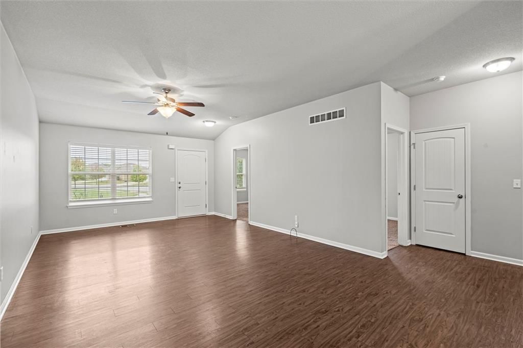 31911 W 172nd Street — photo 8