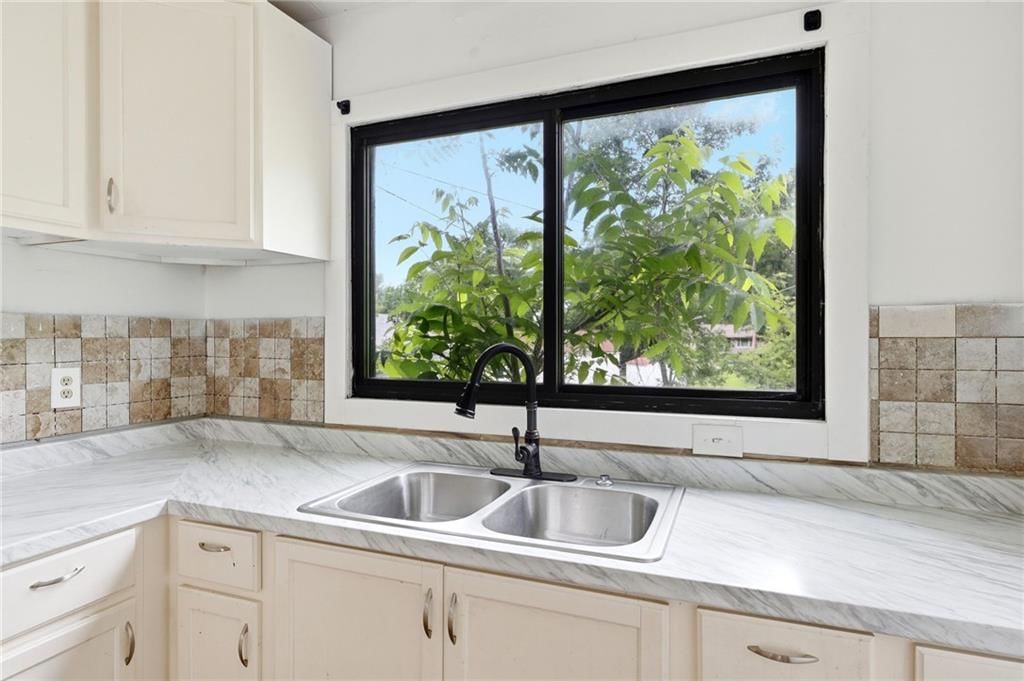 10013 Bellaire Avenue — photo 3