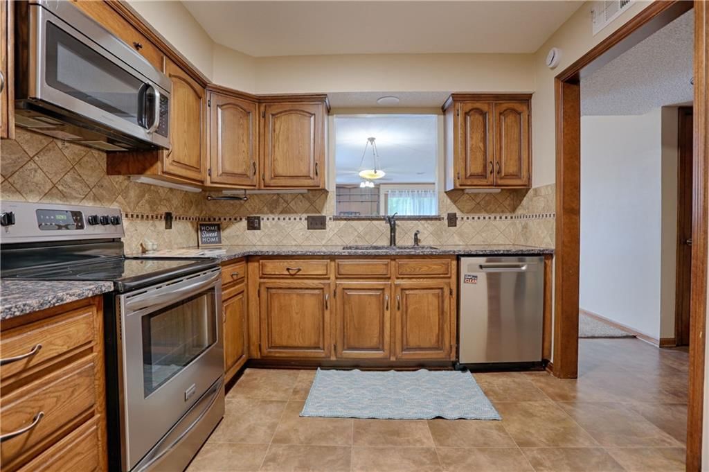 303 E Partridge Avenue — photo 2