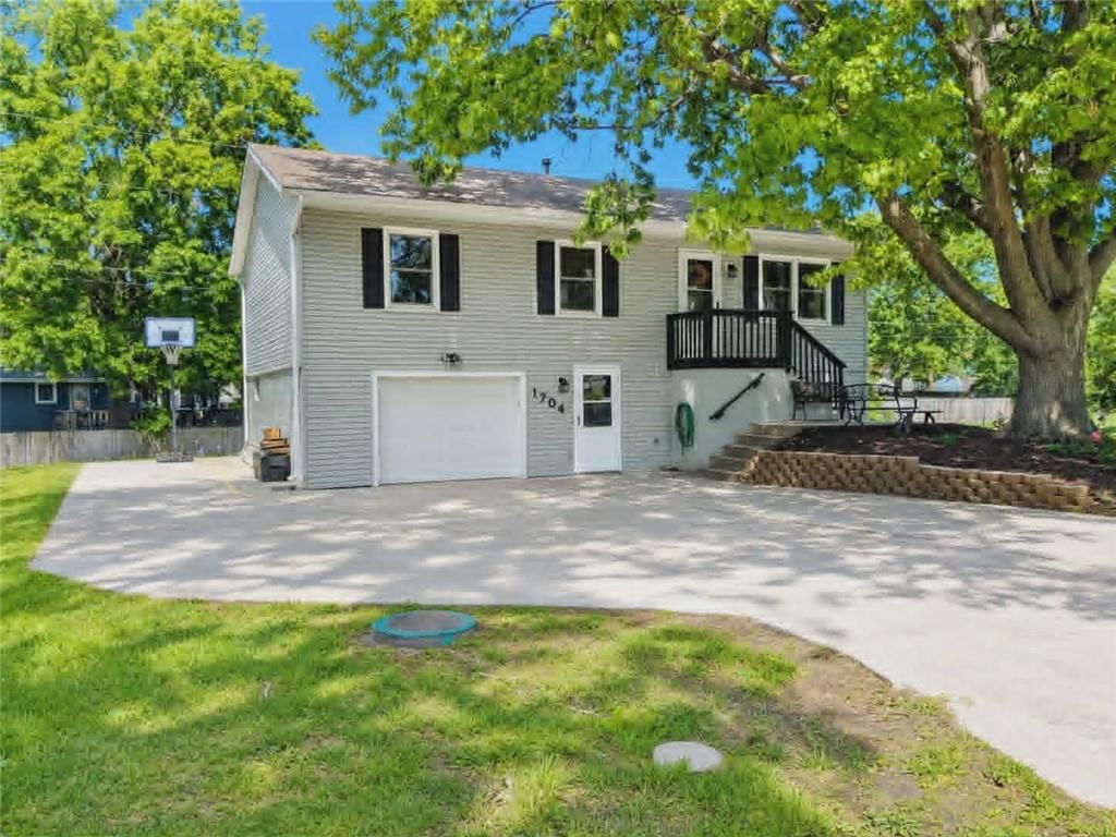 1407 Beverly Circle — photo 2