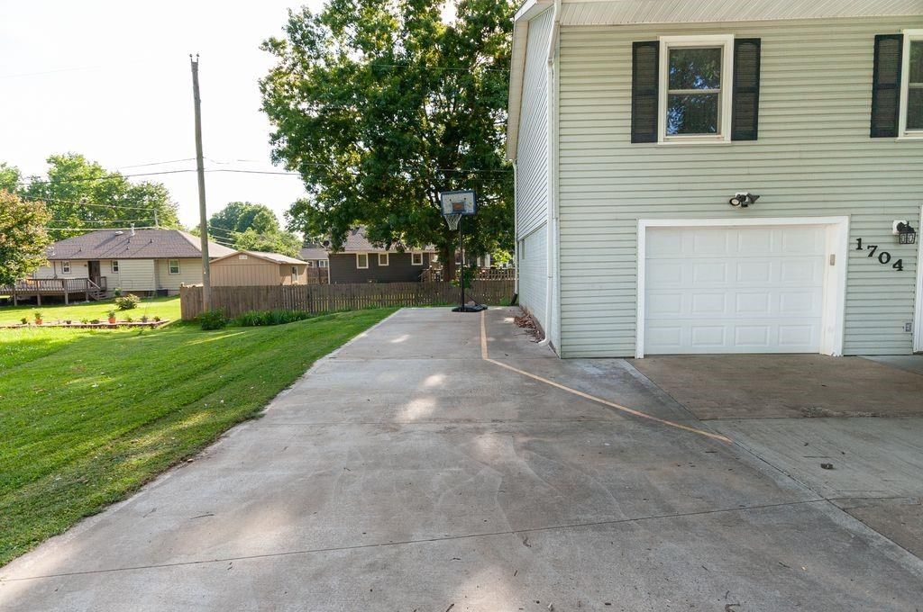1704 Beverly Circle — photo 4