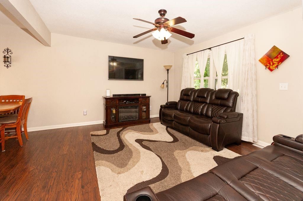 1704 Beverly Circle — photo 11