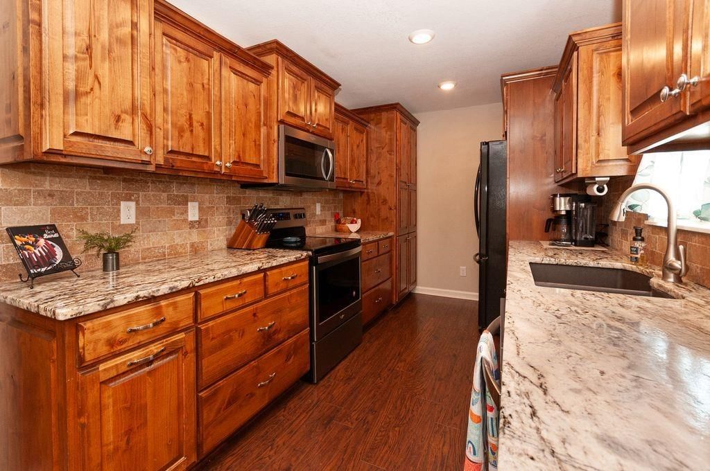 1704 Beverly Circle — photo 16