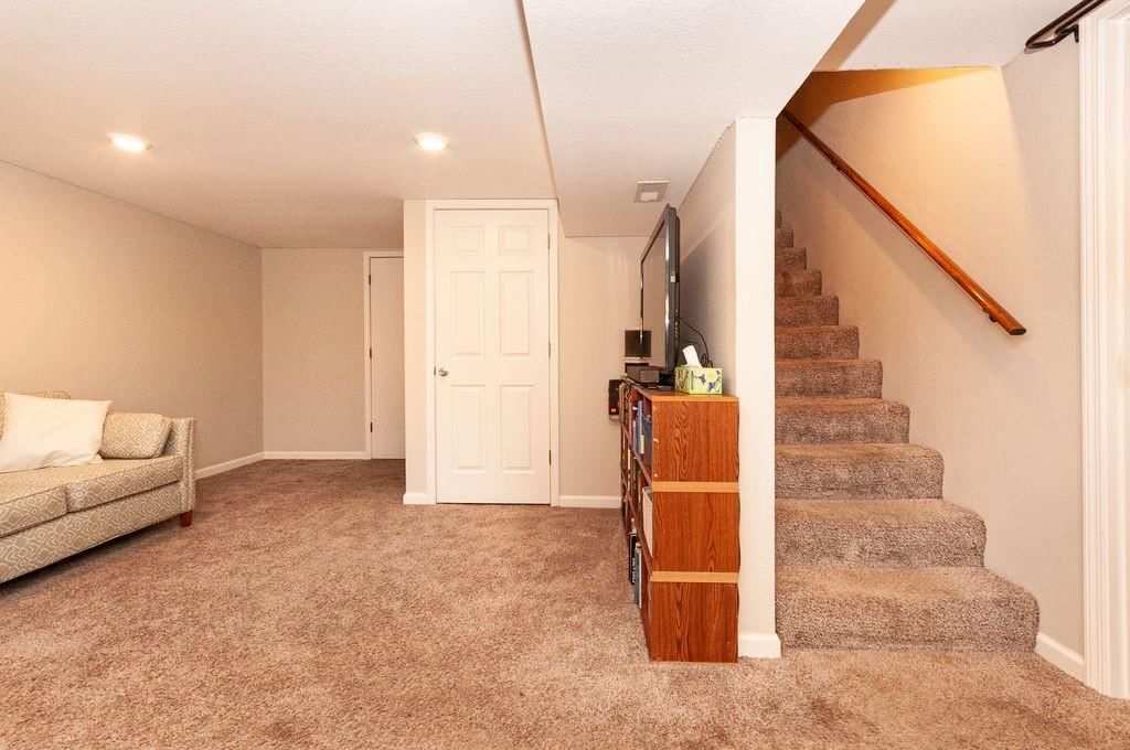 1704 Beverly Circle — photo 32