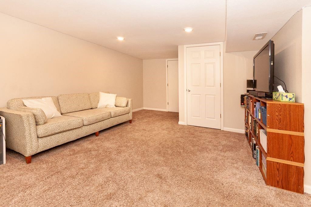 1704 Beverly Circle — photo 33