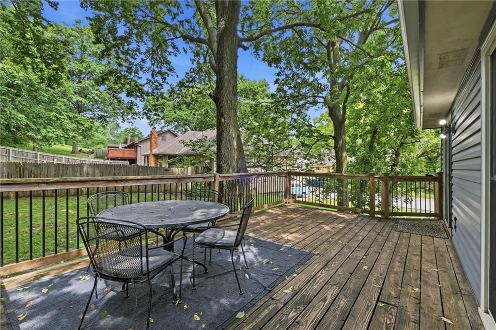 3701 NE Apple Tree Lane — photo 19