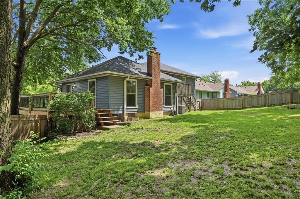 3701 NE Apple Tree Lane — photo 31