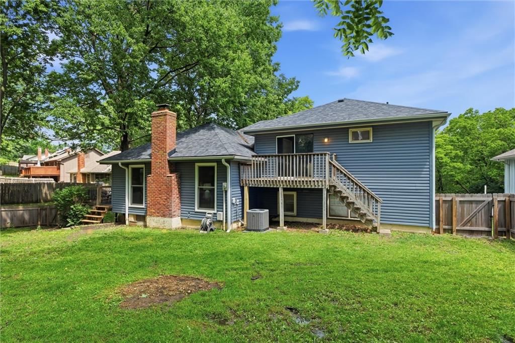 3701 NE Apple Tree Lane — photo 32