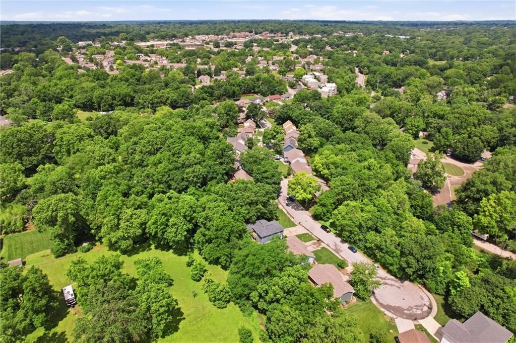 3701 NE Apple Tree Lane — photo 34