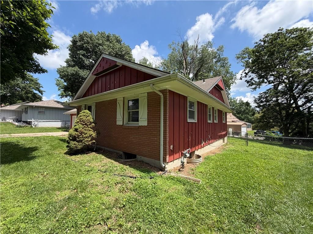 5913 Hunter Street — photo 3