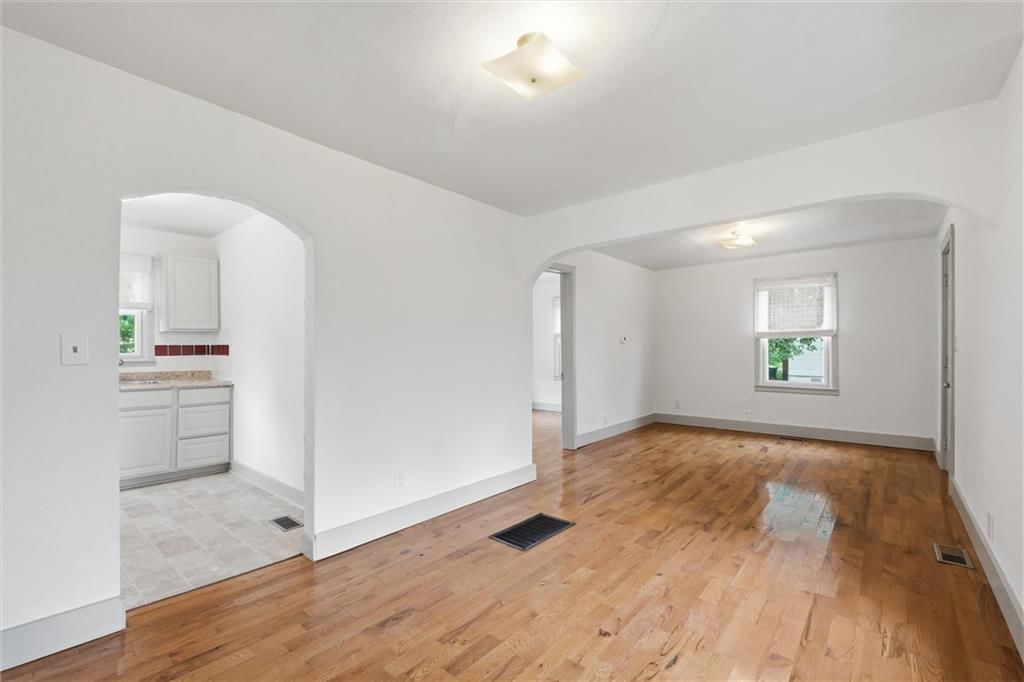 7 N Iron Street — photo 9