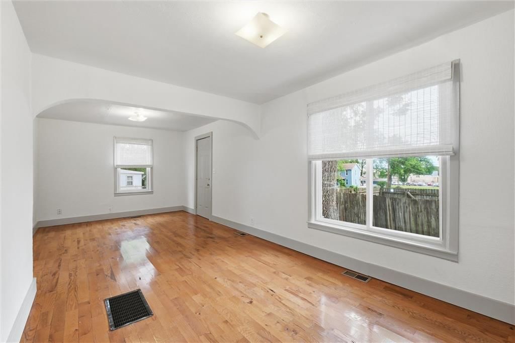 7 N Iron Street — photo 12