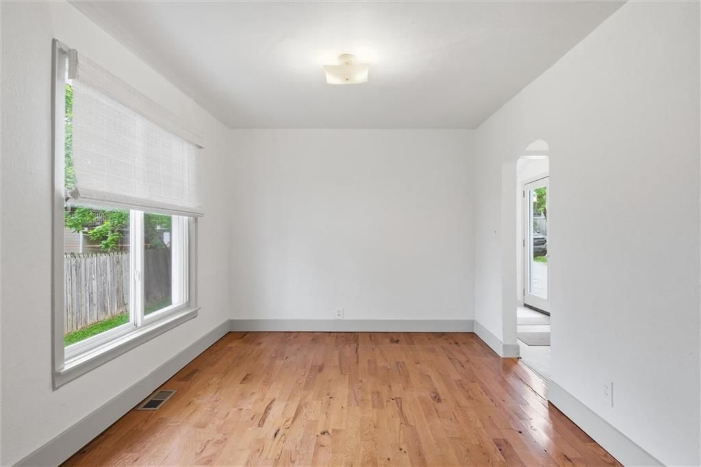 7 N Iron Street — photo 19