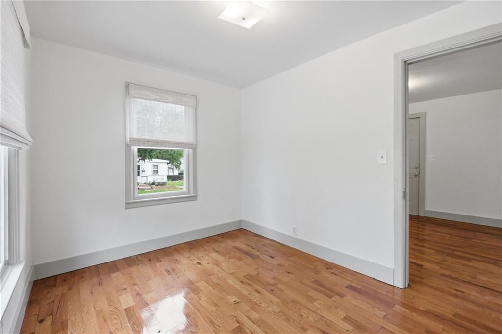 7 N Iron Street — photo 22