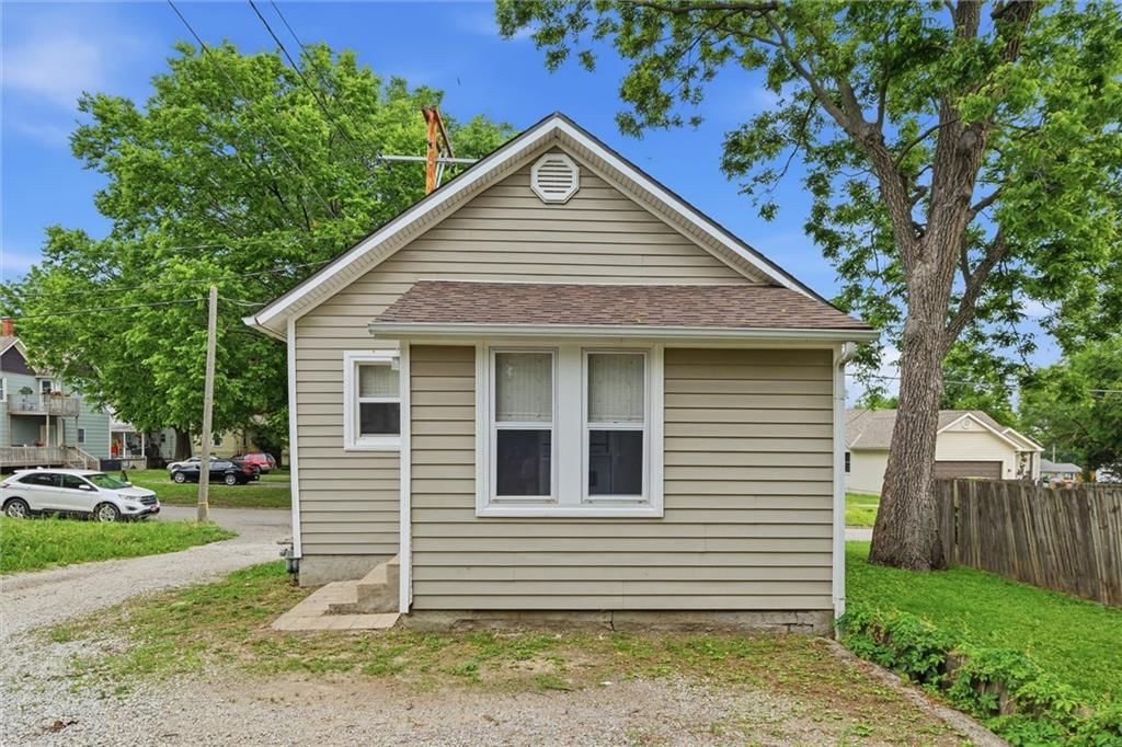 7 N Iron Street — photo 28