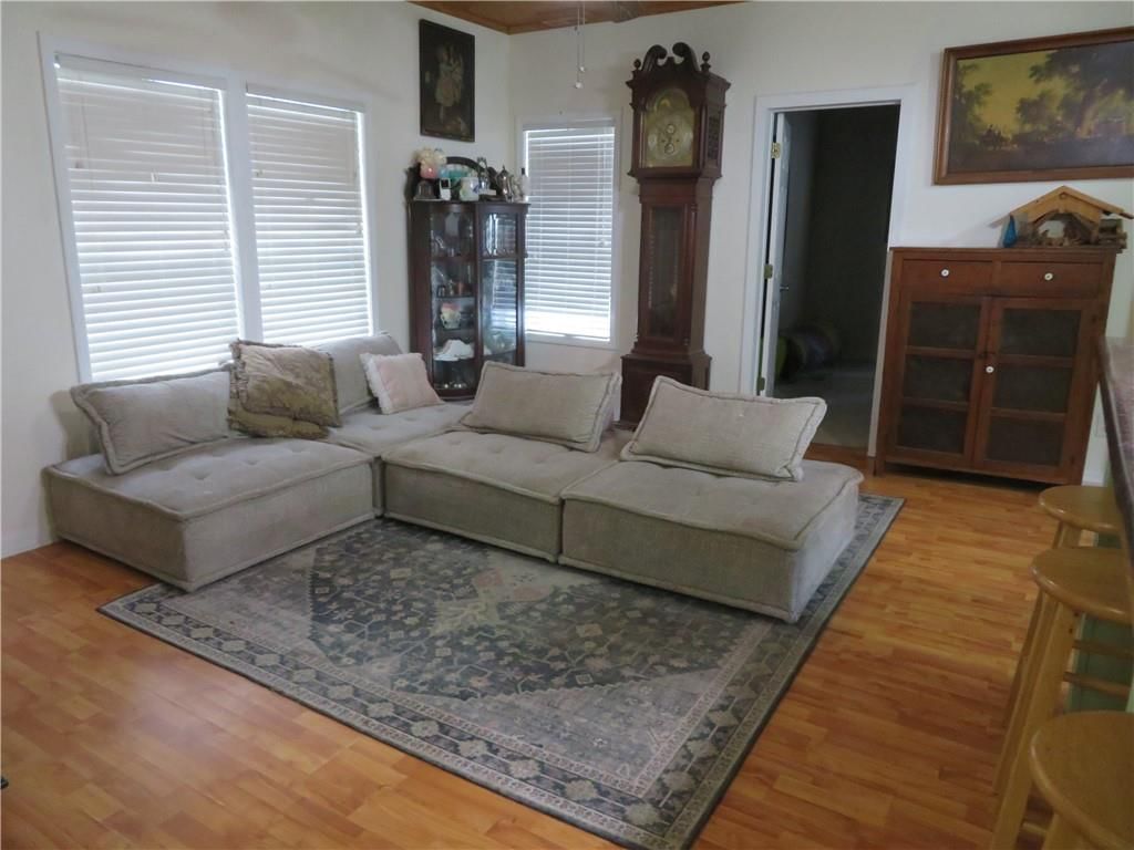 707 Linn Street — photo 4