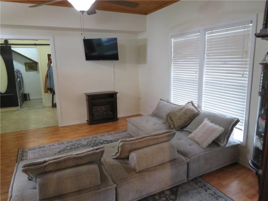 707 Linn Street — photo 6