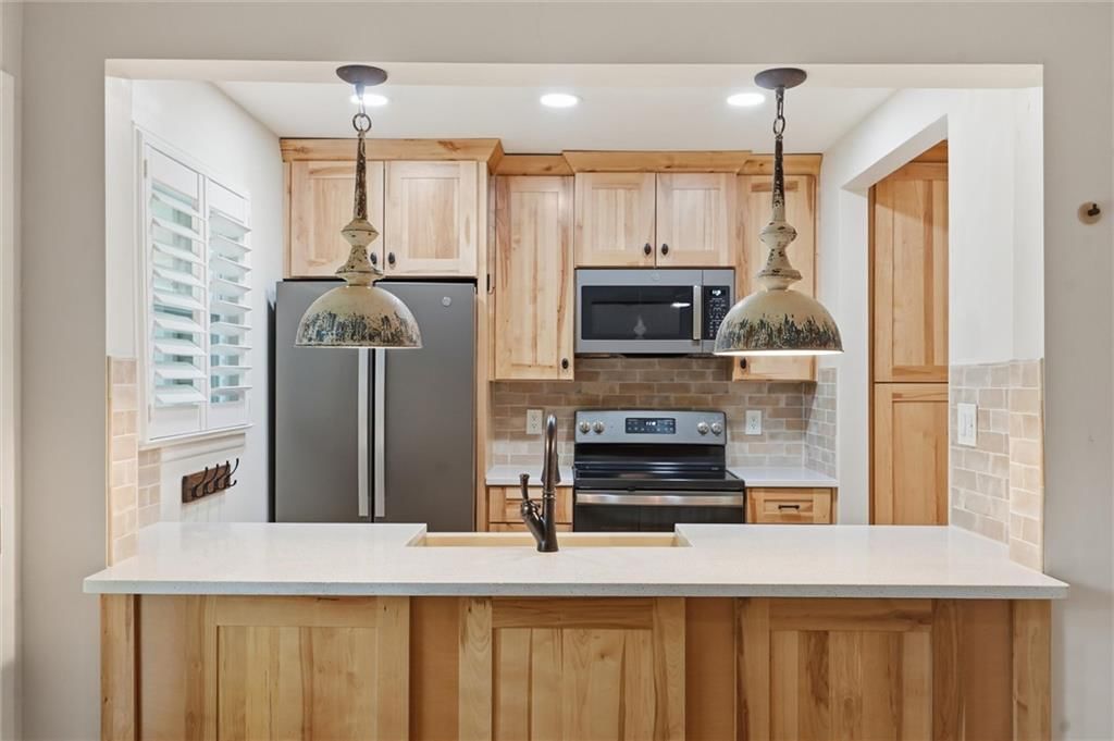 8346 NW Barrybrooke Drive — photo 2