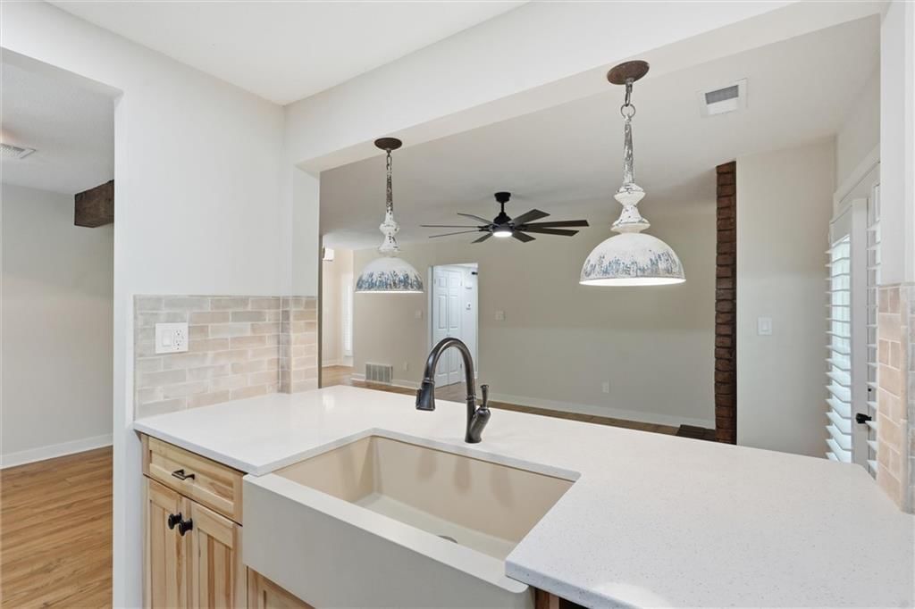 8346 NW Barrybrooke Drive — photo 10