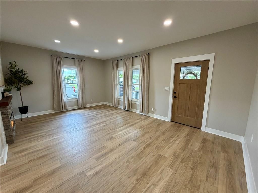 200 E Main Street — photo 5