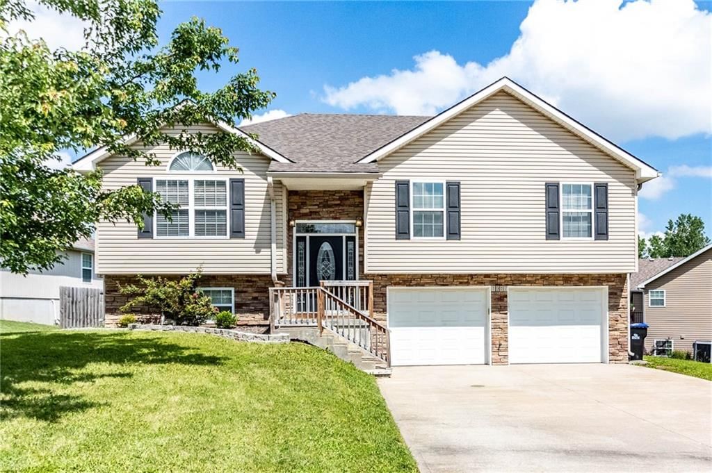 1917 CountryRidge Drive, Warrensburg, MO