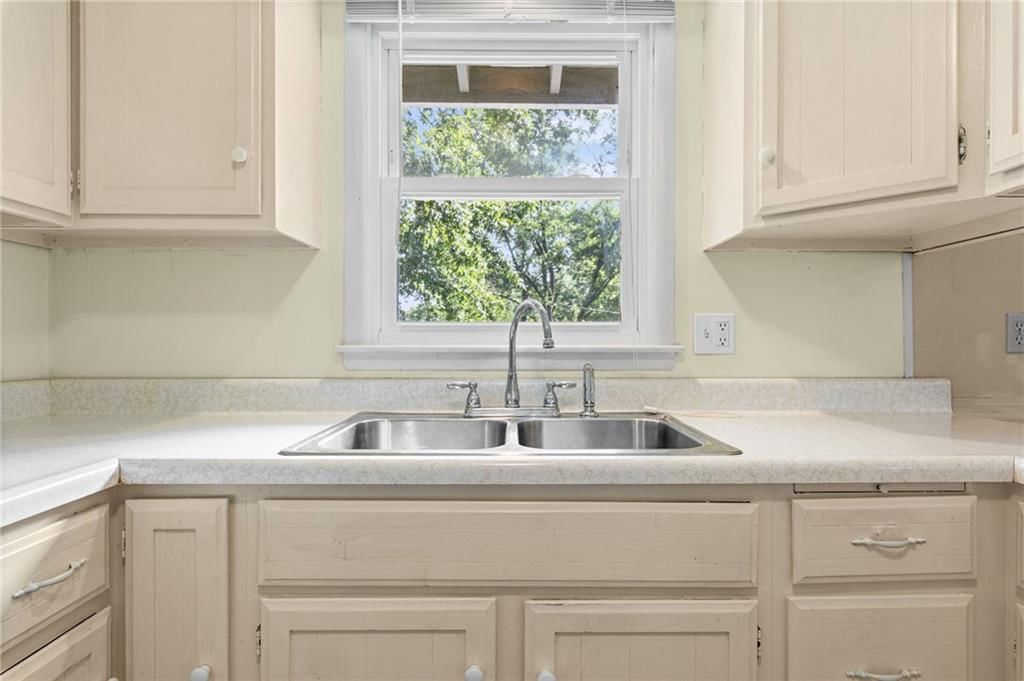8422 W 68th Terrace — photo 9