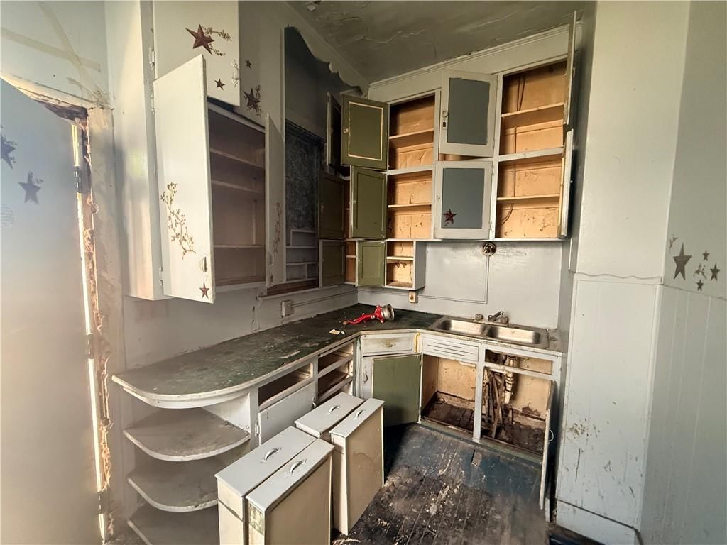 1921 Jones Street — photo 5