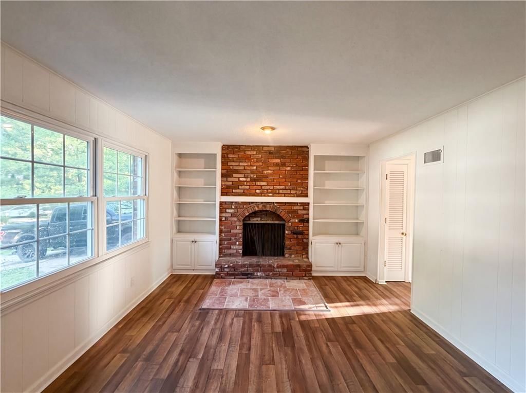5243 N Lydia Avenue — photo 3