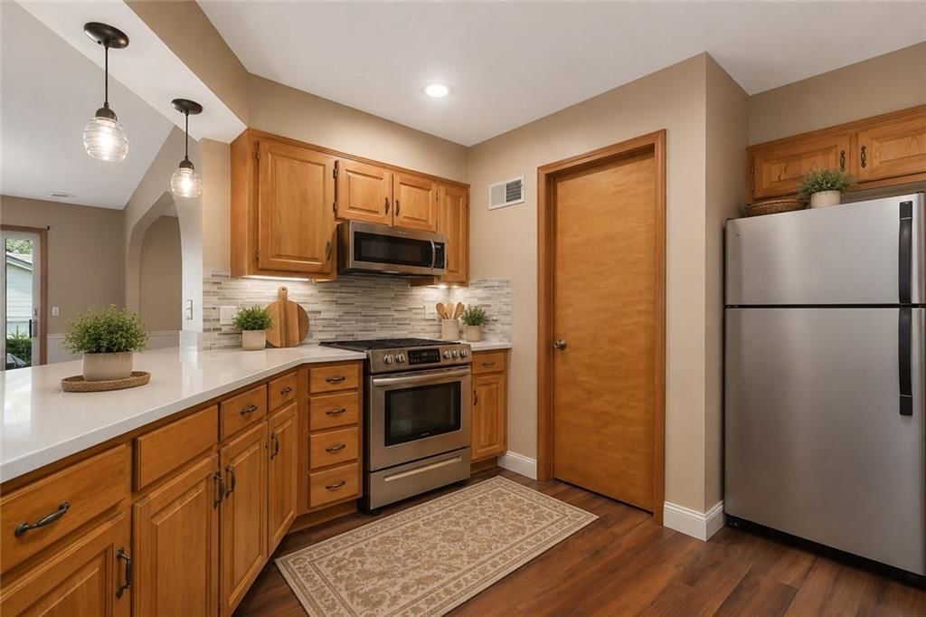 6601 N Revere Drive — photo 9