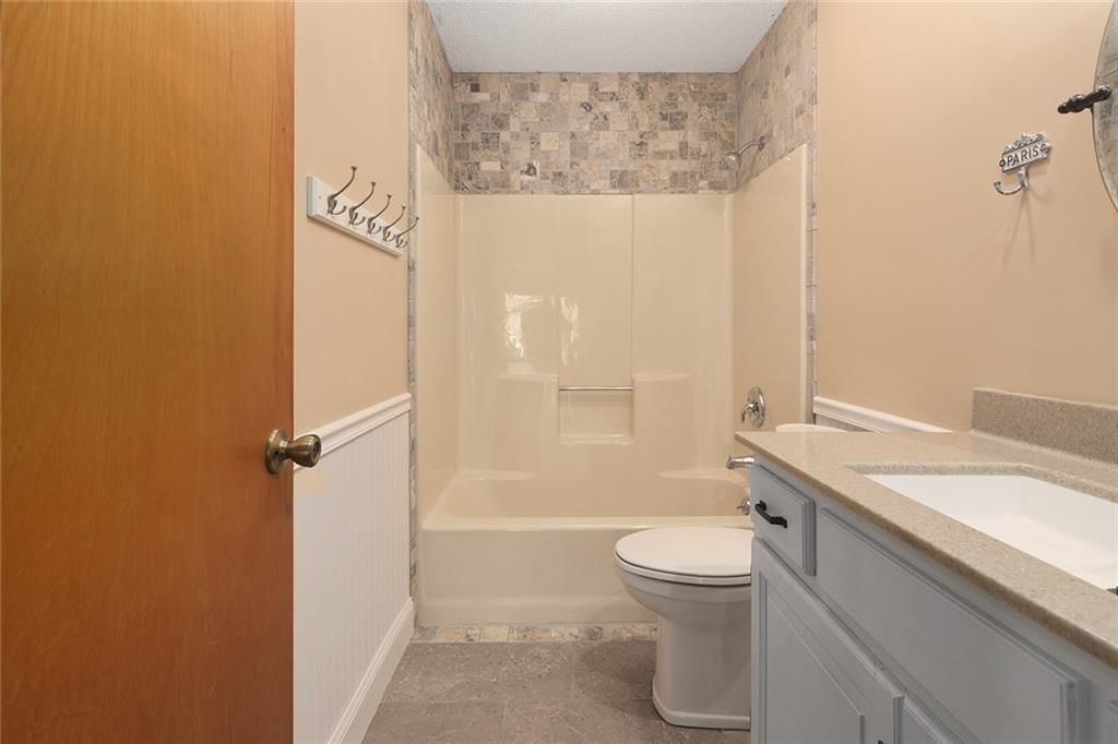 6601 N Revere Drive — photo 11