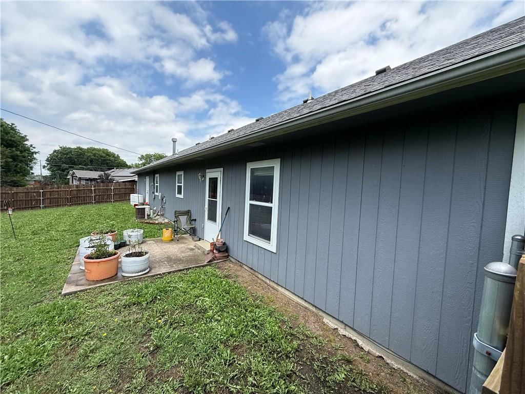 423 N Olive Street — photo 4