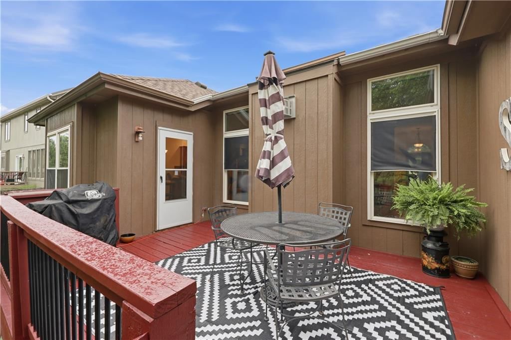 9908 N Lewis Avenue — photo 32