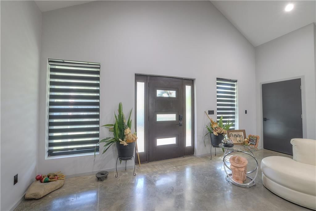 105 Hebar Street — photo 2