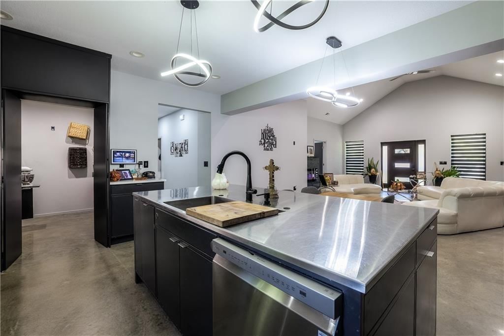 105 Hebar Street — photo 7