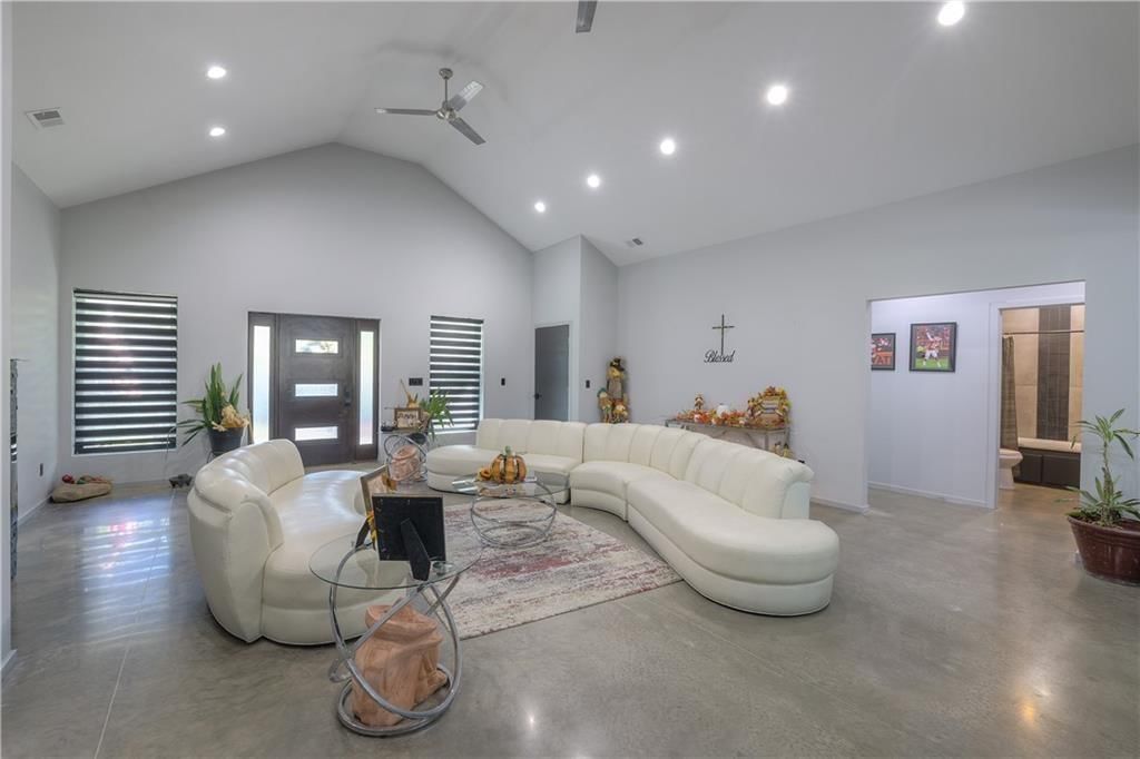 105 Hebar Street — photo 11